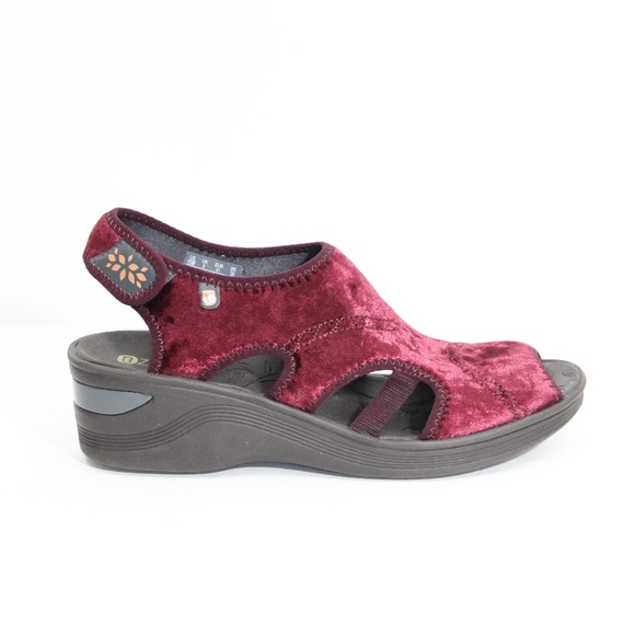 Bzees Velvet Drama Sandals Size 11 Wedge Shoe - Picture 1 of 8